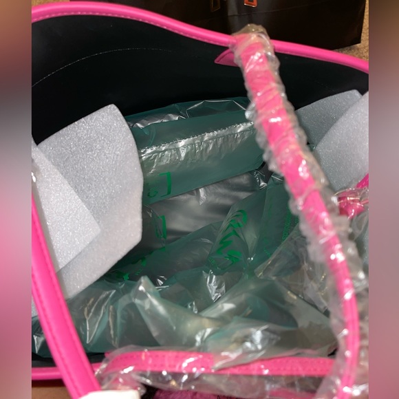 MCM Aren Shopper Medium Tote with Detachable Clutch NWT Pink and Black authentic - Picture 9 of 11